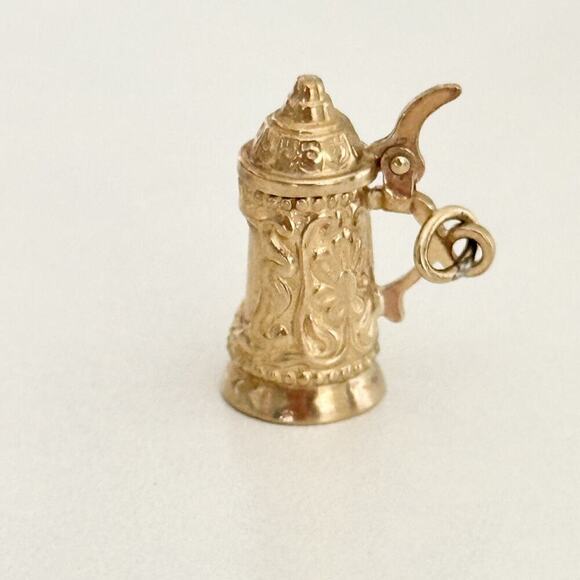 Vintage 9K Yellow Gold Movable Mechanical Beer Stein Cup 3D Charm Pendant - Picture 1 of 12